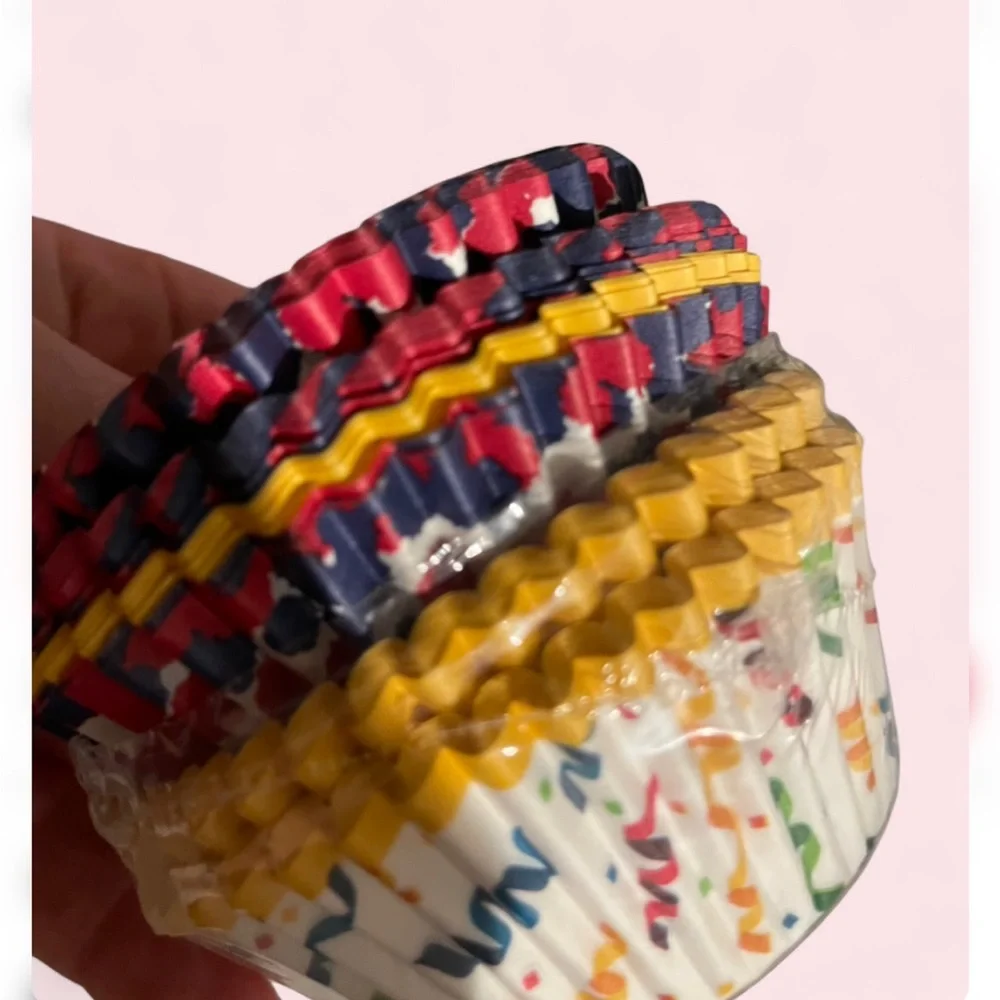 400+ Baking Cups. Wilton & Assorted